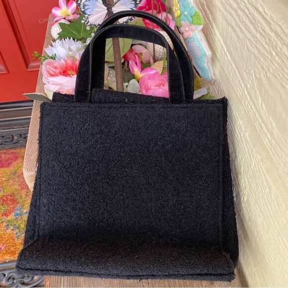 BLACK NUBBY CLOTH SHOULDER/CLUTCH PURSE. SNAP CLOSURE. Good Condition - Picture 1 of 6